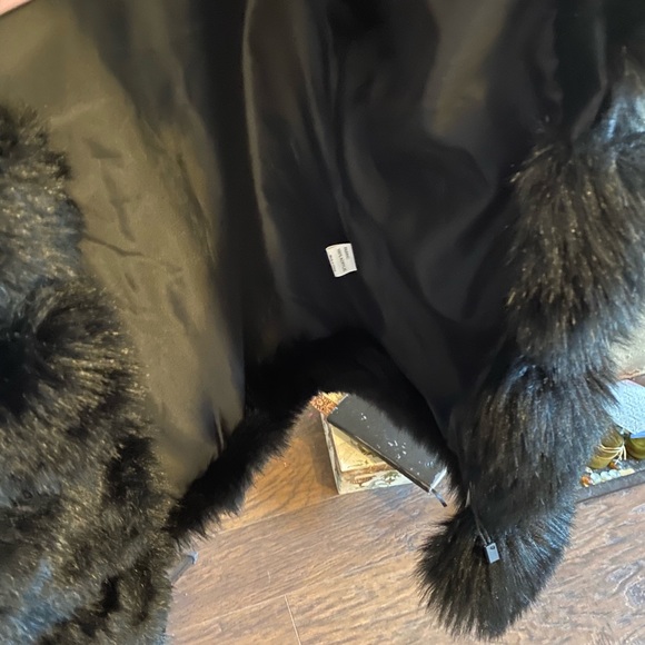 Black faux fur coat - Picture 4 of 4
